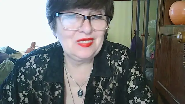 Snapshot of VeronicaGold511 chatting on June 2026 07:03:02 AM VeronicaGold511 online show from June 2026 07:03:02 AM