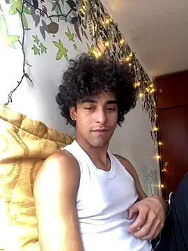 Snapshot of Oliver_11Ed chatting on December 2025 09:31:02 PM Oliver 11Ed online show from December 2025 09:31:02 PM