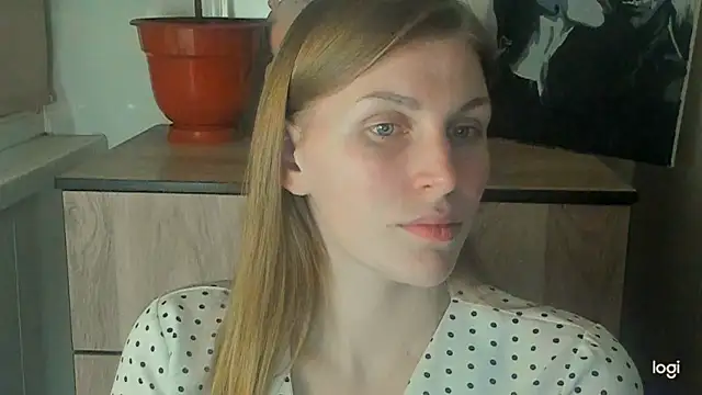 JuliaMuuun online show from May 2026 09:21:01 PM