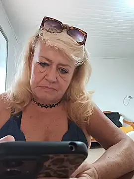 Belladama61 online show from May 2026 10:44:01 AM