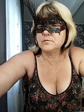 Snapshot of AliceGold5231 chatting on May 2026 05:24:01 AM AliceGold5231 online show from May 2026 05:24:01 AM