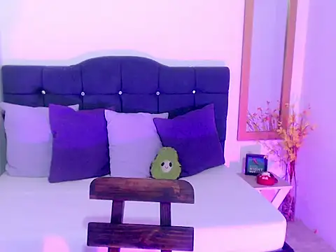 SamantaSweett  online show from September 2025 01:00:02 PM