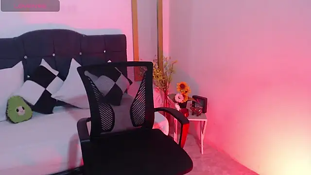 SamantaSweett  online show from November 2025 01:47:02 PM