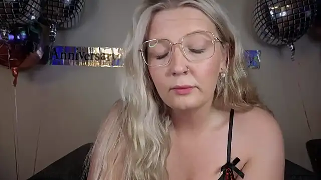 Daisyxoxo  online show from September 2025 07:04:01 PM