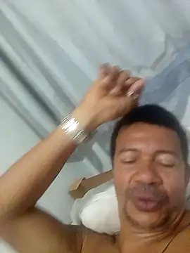 Snapshot of moreno25centimetro chatting on April 2026 01:01:01 PM moreno25centimetro online show from April 2026 01:01:01 PM