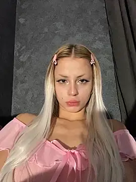 FavoriteKira online show from November 2025 07:21:01 PM