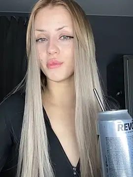 FavoriteKira online show from November 2025 09:39:01 PM