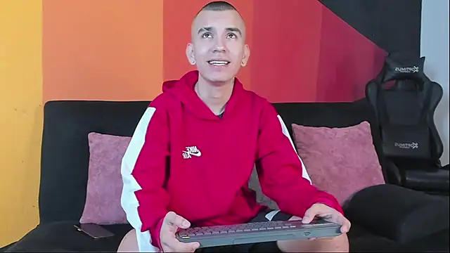 RowanCley online show from September 2025 12:05:02 PM