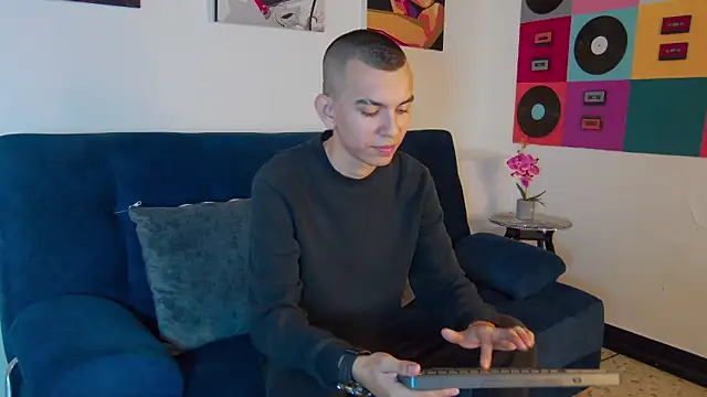 RowanCley online show from October 2025 02:41:01 PM