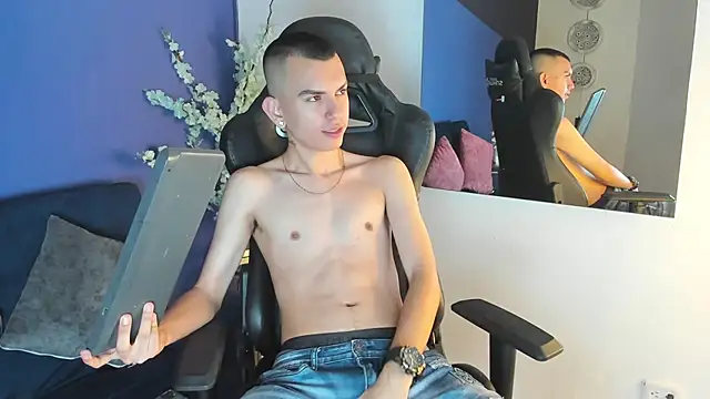 RowanCley online show from November 2025 12:15:01 PM