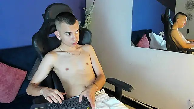 RowanCley online show from November 2025 11:21:02 AM