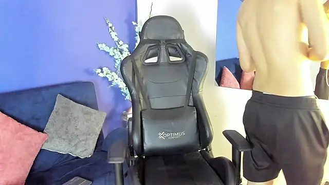 RowanCley online show from November 2025 12:16:02 PM