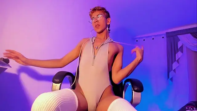 Angelicious Boy online show from November 2025 02:47:02 AM