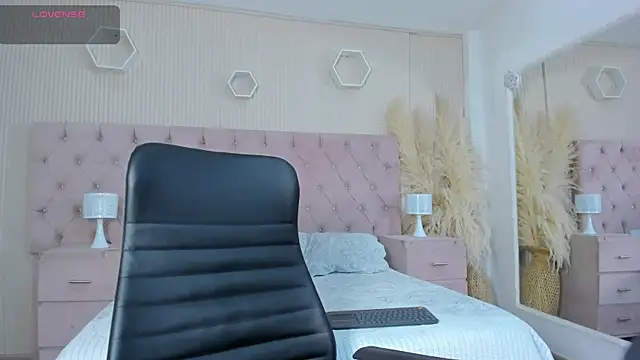 MadisonSky  online show from December 2025 12:57:02 PM