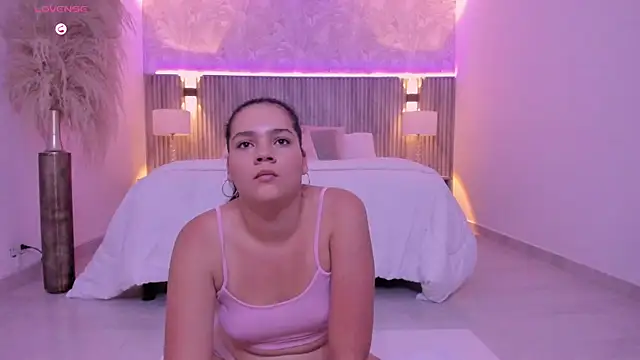 karlie small online show from April 2026 07:37:02 PM