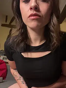 Snapshot of Toto-pika chatting on November 2025 07:03:01 PM Toto-pika online show from November 2025 07:03:01 PM