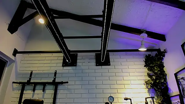 ItaloMoore online show from September 2025 11:10:01 AM