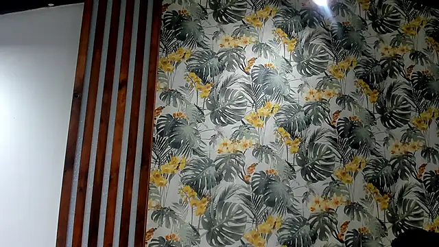 ItaloMoore online show from November 2025 06:50:01 PM