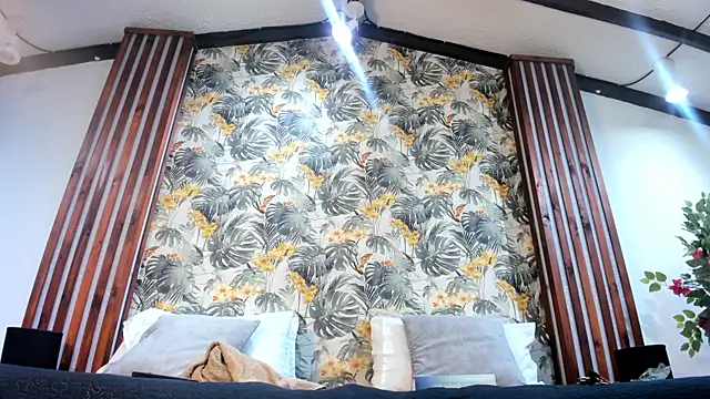 ItaloMoore online show from April 2026 12:36:02 PM