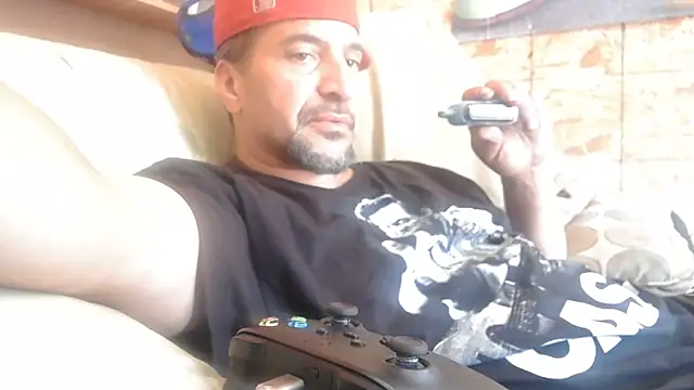 Snapshot of N3V3RPANIC@xh chatting on May 2026 03:39:01 PM N3V3RPANICxh online show from May 2026 03:39:01 PM