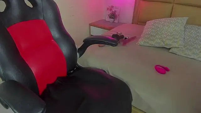 MELISSAROUGE online show from February 2026 07:43:01 PM