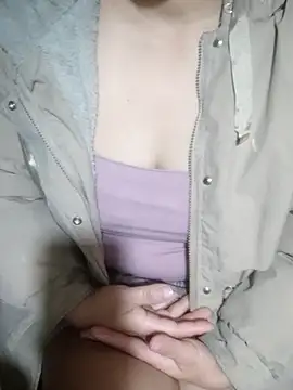 Hoanguyenn online show from November 2025 10:43:01 PM