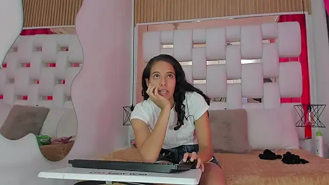 MiaCours online show from October 2025 02:37:01 PM