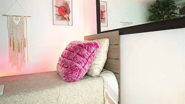 Snapshot of melissa_laurent_ chatting on September 2025 12:27:02 PM melissa laurent online show from September 2025 12:27:02 PM