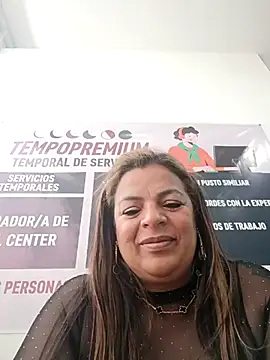 Mia-Glow online show from November 2025 01:14:02 PM