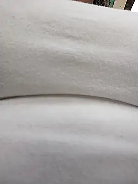 Mia-Glow online show from April 2026 12:16:02 PM