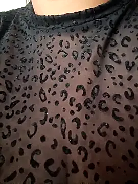 Mia-Glow online show from April 2026 01:23:01 PM