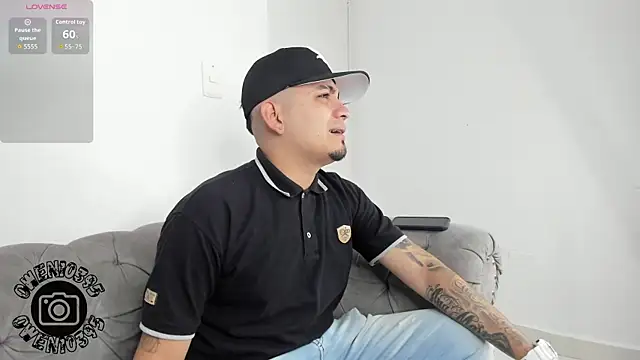 Snapshot of OwenStonne_ chatting on October 2025 04:00:01 AM OwenStonne online show from October 2025 04:00:01 AM