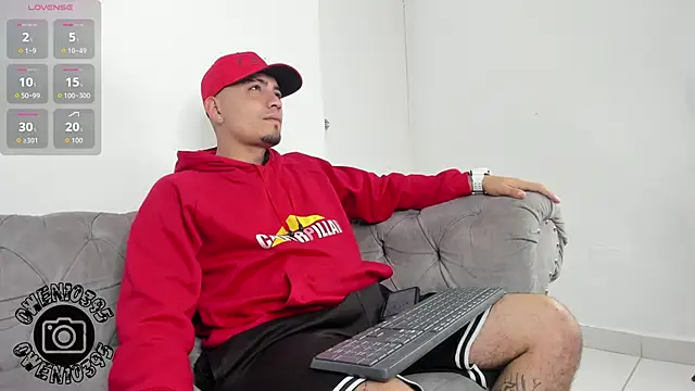 Snapshot of OwenStonne_ chatting on October 2025 03:37:02 AM OwenStonne online show from October 2025 03:37:02 AM