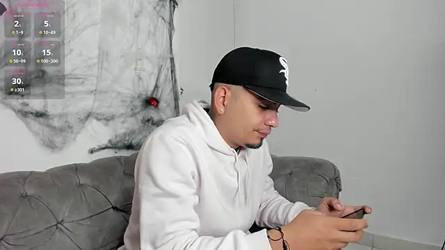 Snapshot of OwenStonne_ chatting on October 2025 04:13:01 AM OwenStonne online show from October 2025 04:13:01 AM