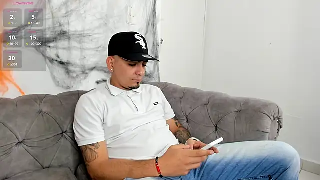 Snapshot of OwenStonne_ chatting on November 2025 04:37:01 AM OwenStonne online show from November 2025 04:37:01 AM