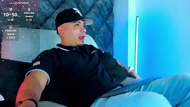 Snapshot of OwenStonne_ chatting on November 2025 12:31:02 PM OwenStonne online show from November 2025 12:31:02 PM