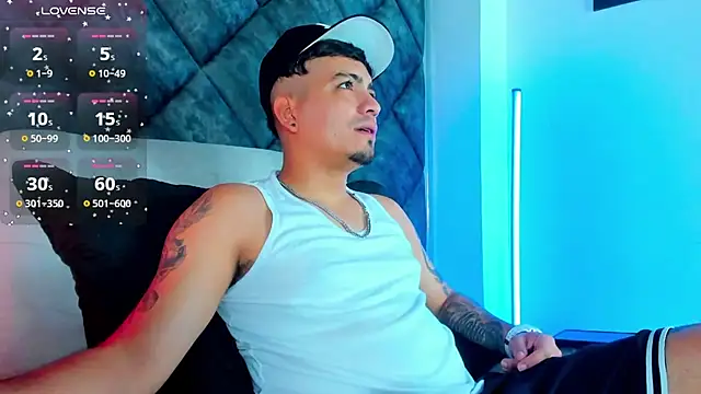 Snapshot of OwenStonne_ chatting on December 2025 01:05:02 PM OwenStonne online show from December 2025 01:05:02 PM