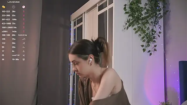 VernonKnapik online show from September 2025 07:03:01 PM