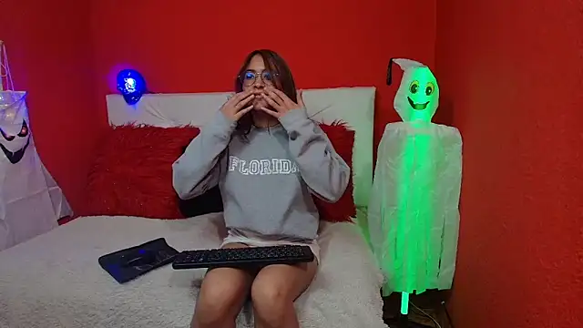 amy lennox online show from October 2025 01:23:04 PM