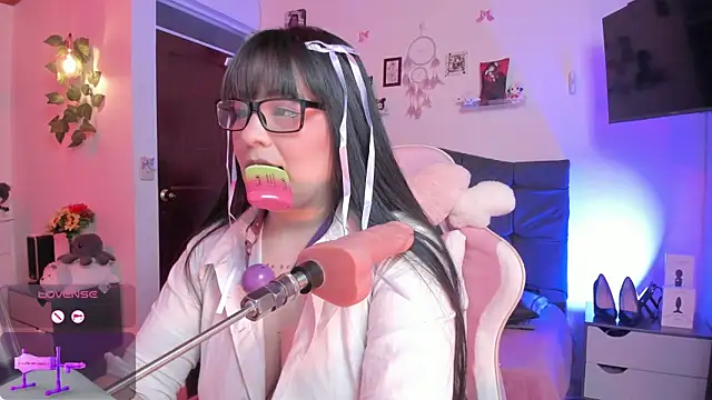 Fia   online show from October 2025 03:19:01 AM