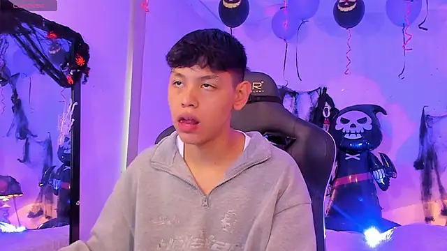 zeus blaze online show from November 2025 08:00:01 PM