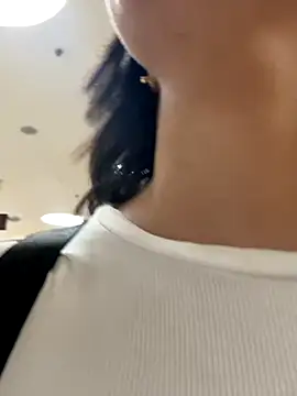 Adry Bach  online show from November 2025 10:20:02 PM