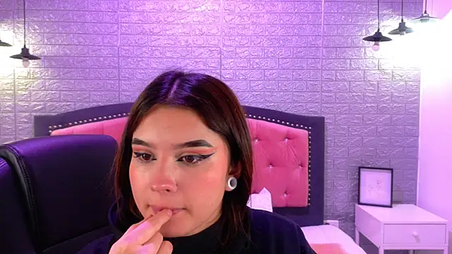 Natalie loffreda online show from September 2025 02:48:01 AM