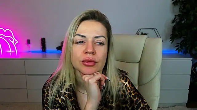 Anna Snows online show from October 2025 06:37:01 AM