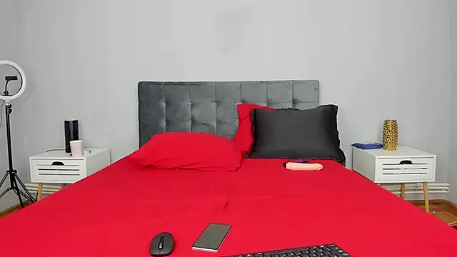 Snapshot of Ella_sweety00 chatting on September 2025 10:01:02 PM Ella sweety00 online show from September 2025 10:01:02 PM