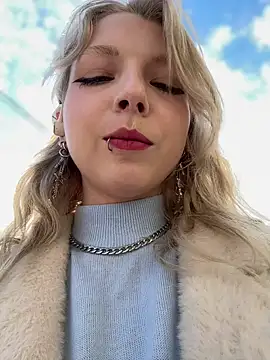 EveLittleSinner online show from October 2025 08:44:02 AM