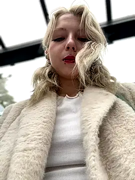 EveLittleSinner online show from October 2025 10:14:01 AM