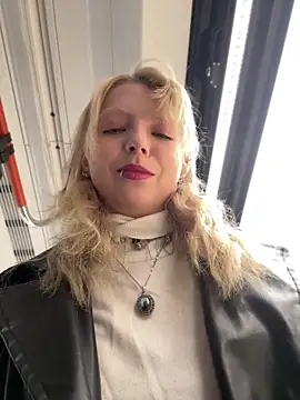 EveLittleSinner online show from October 2025 10:41:01 AM