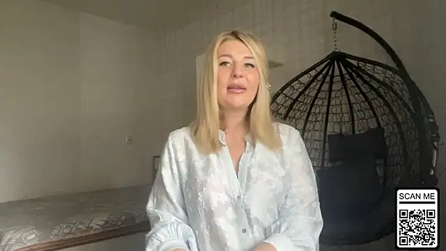 Snapshot of Blondie_xoxoxo chatting on June 2026 07:32:02 AM Blondie xoxoxo online show from June 2026 07:32:02 AM