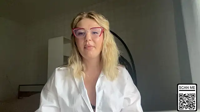 Snapshot of Blondie_xoxoxo chatting on June 2026 10:52:02 AM Blondie xoxoxo online show from June 2026 10:52:02 AM
